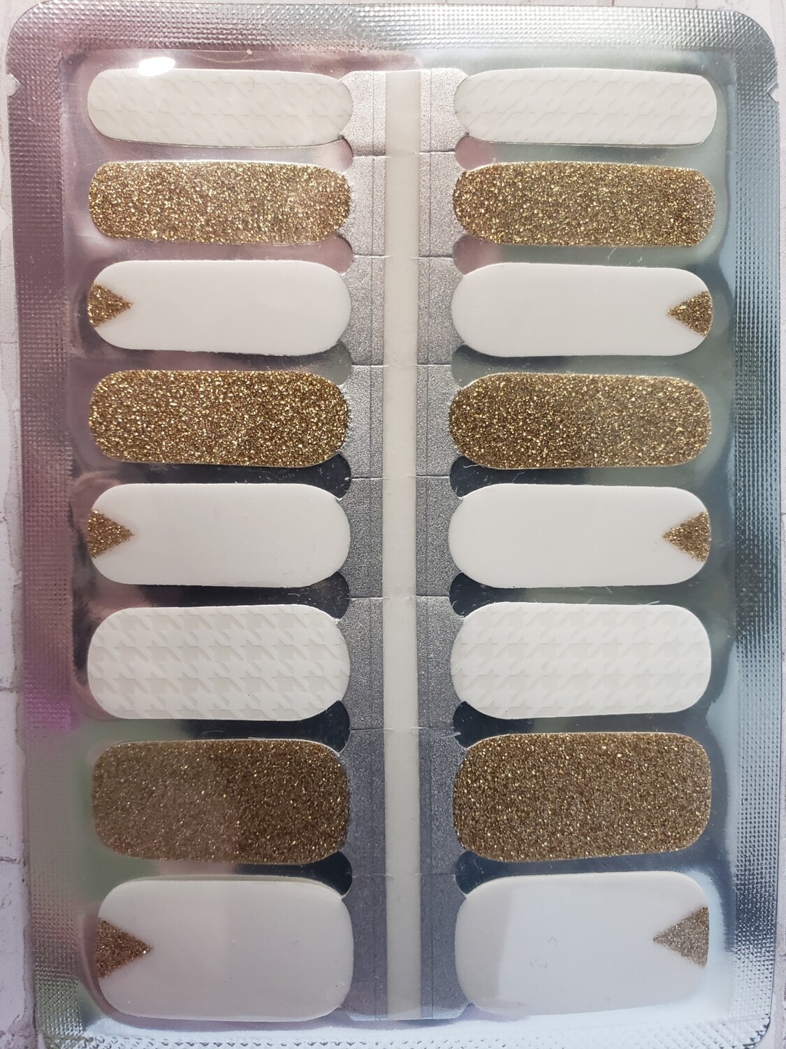 427- White &amp; Gold glitter with accents