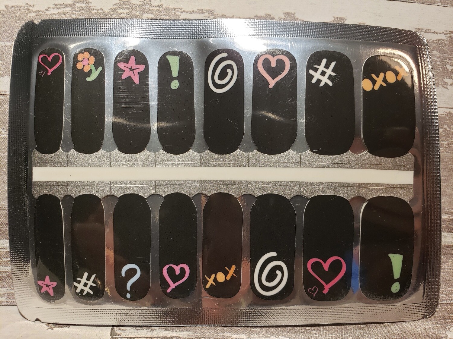 569- Black &amp; Heart Grafitti