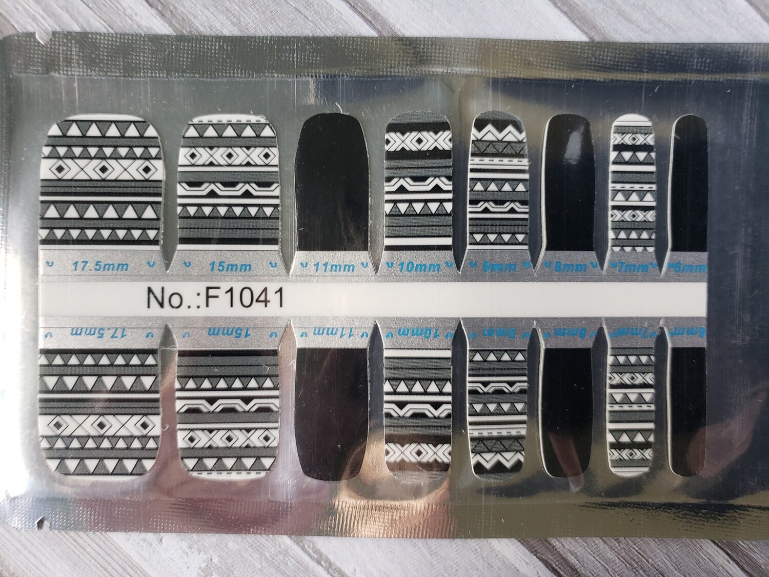 1041- Black &amp; Gray Aztec- Toes