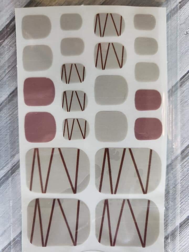 Z155- Gray, Burgundy- Toes
