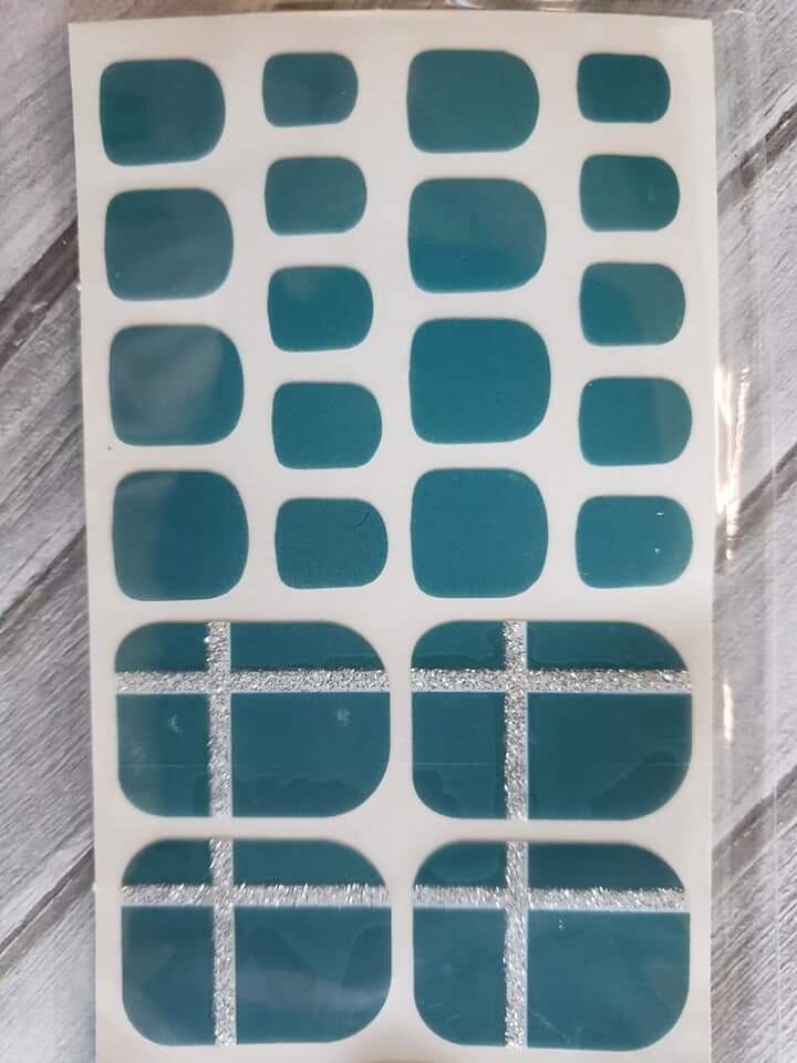Z069- Teal with Silver Glitter Stripes