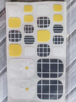Z136- Gray, Yellow, White Daisy’s- Toes