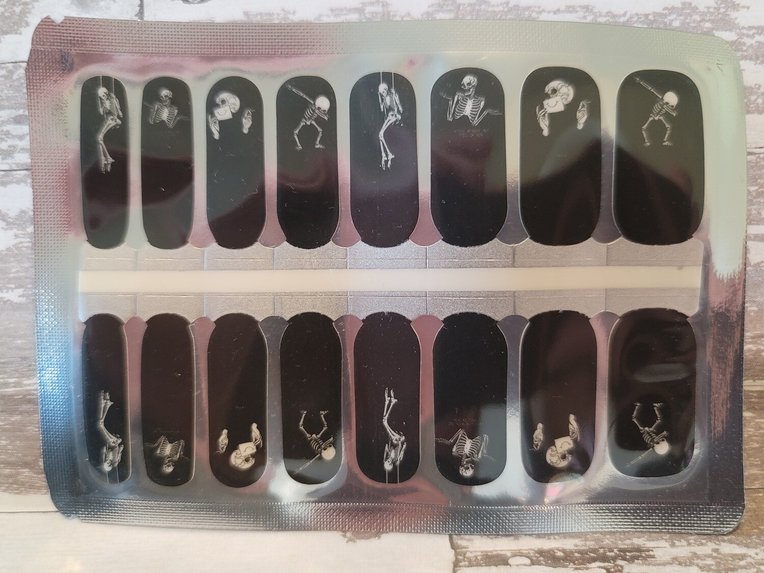 H105- Halloween Black, White, Skeletons