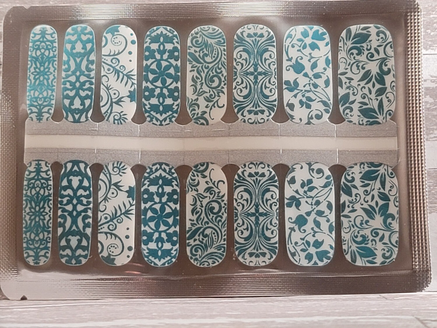 667- Turquoise Foil Decorative (Overlay)