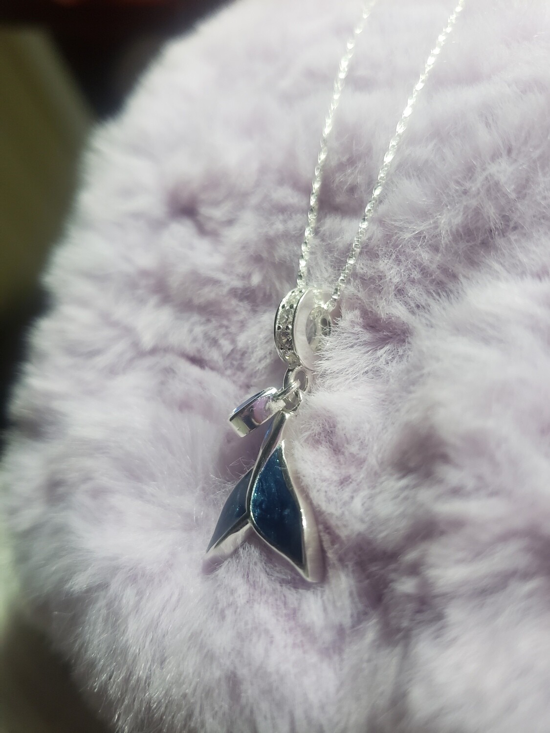 Collar cola de Ballena gota de cristal y circones
