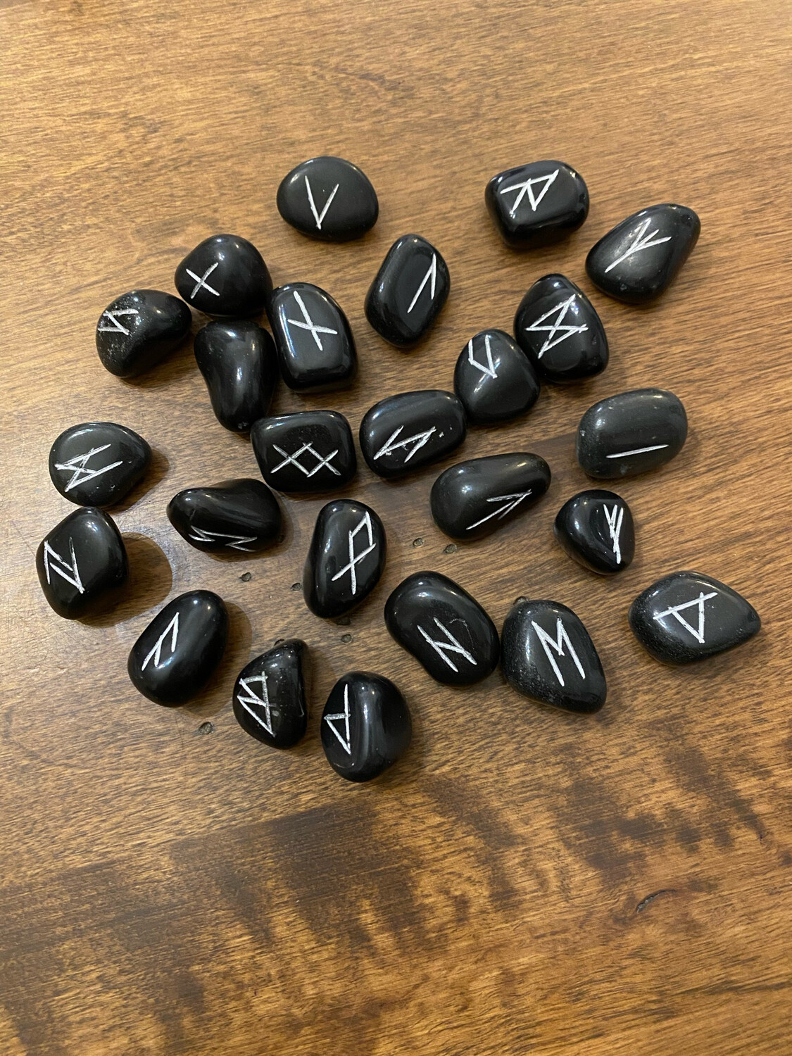 Runes agate noir