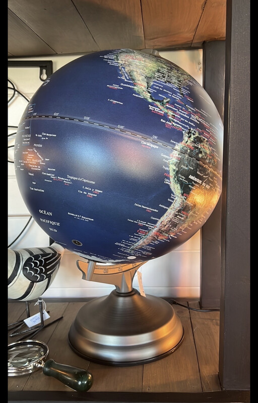 Globe terrestre français