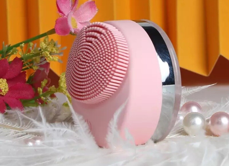 MOON Rose Quartz and Silicone Face Brush and Serum Applicator