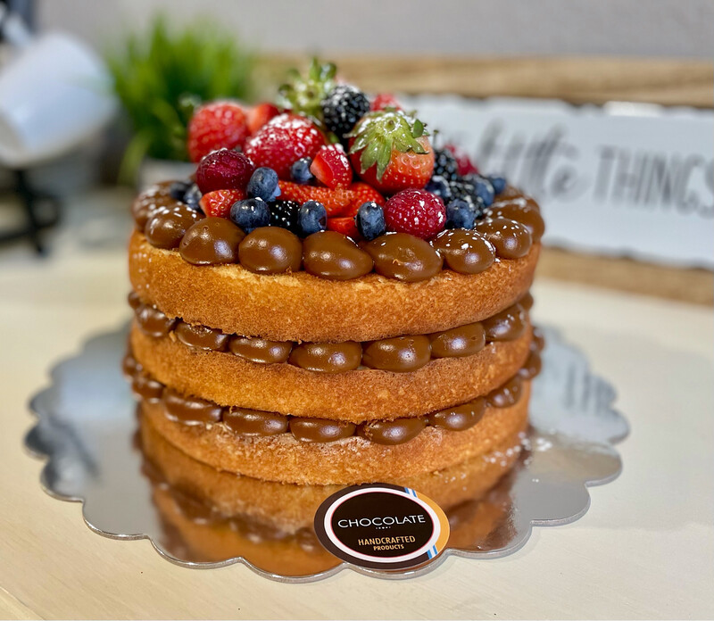 Vanilla Naked Cake With Fresh Berries
