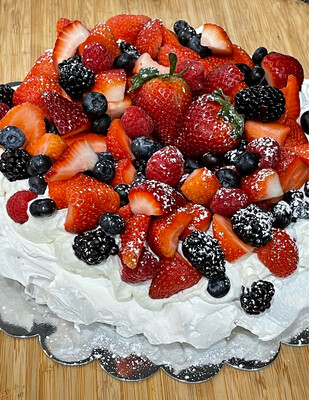 Pavlova cake