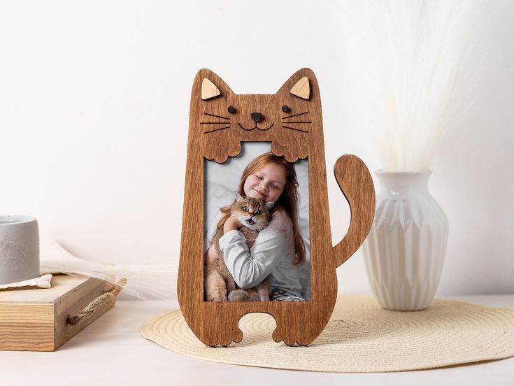 Marco de foto en forma de gatito en MDF
