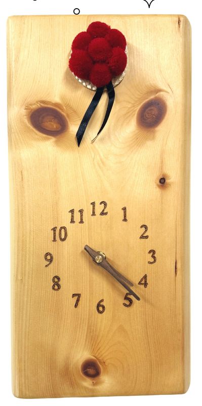 Wanduhr aus edlem Zirbenholz