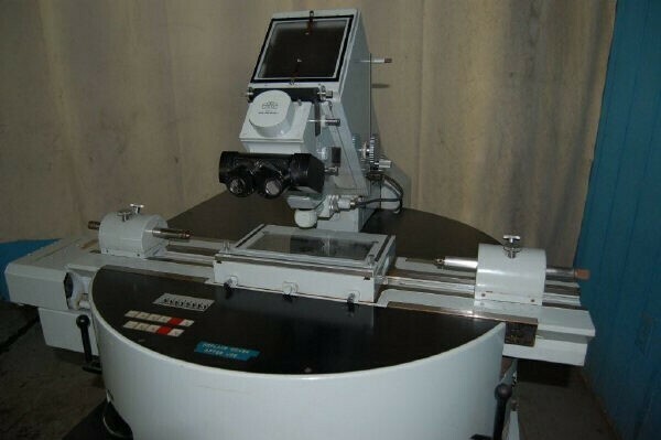 ​1 – USED 6” X 6” ZEISS (CARL) DESK TYPE OPTICAL COMPARATOR