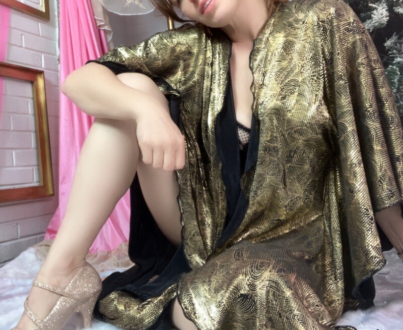 Limited Edition New Years GOLD Pleated foil Great Gatsby style wrap Robe OS