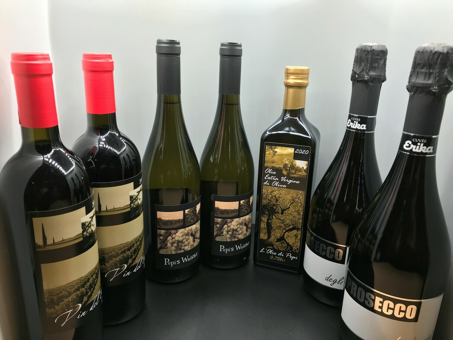 Erika Genuss (2 Prosecco, 1 Gin, 1 Öl, 1 Vin del Pepi, 1 Pepis Waisser)