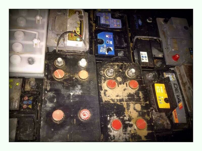 BATTERIES AU PLOMB