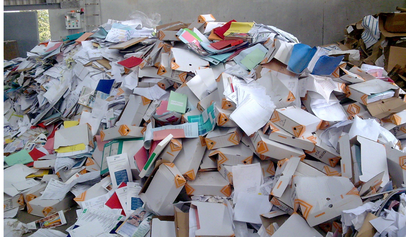 PAPIERS, ARCHIVES & MAGAZINES