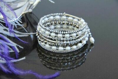 Bracelet with white pearls "Milady"