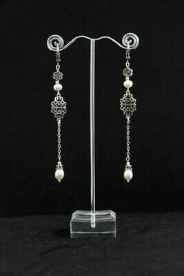 Earrings from pearls "Aisha"