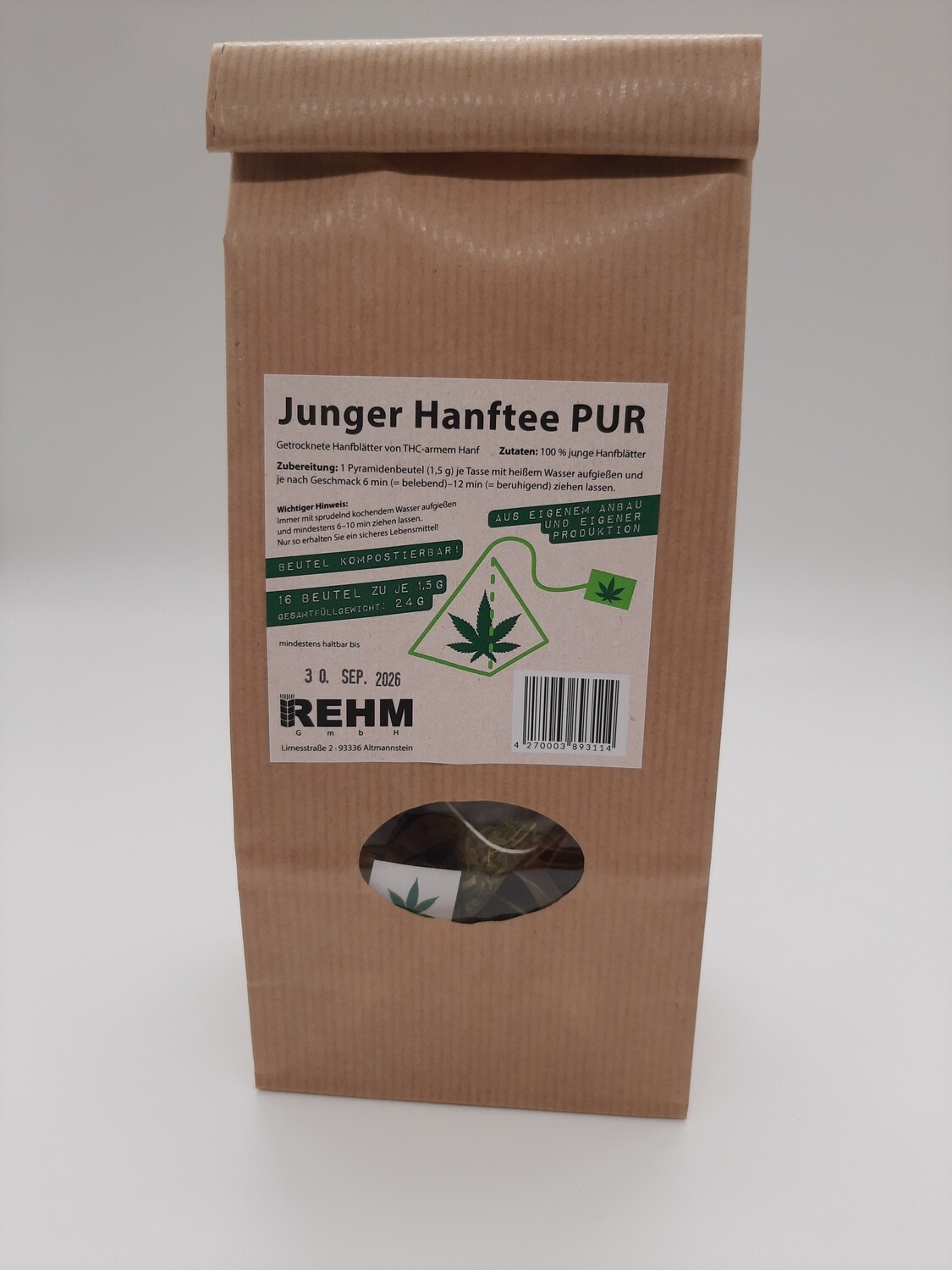 Junger Hanftee im Pyramidenteebeutel