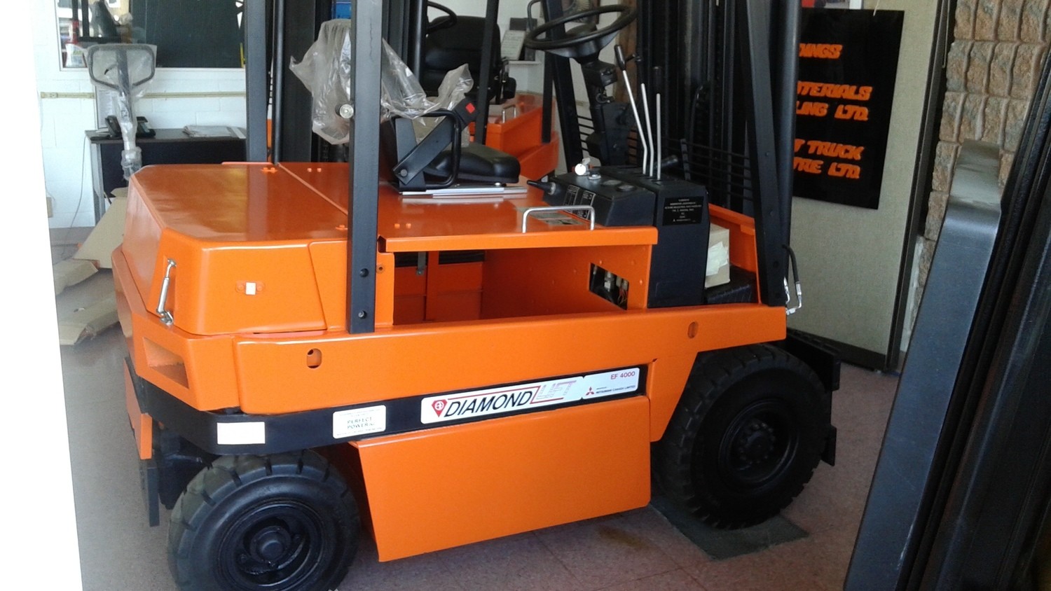 DIAMOND ELECTRIC FORKLIFTS