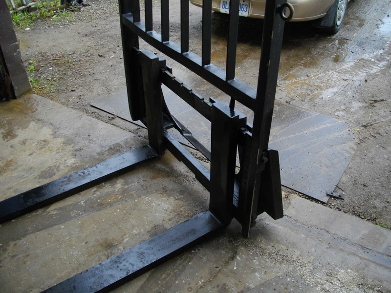 SKID STEER QUICK ATTACHMENT FORKS