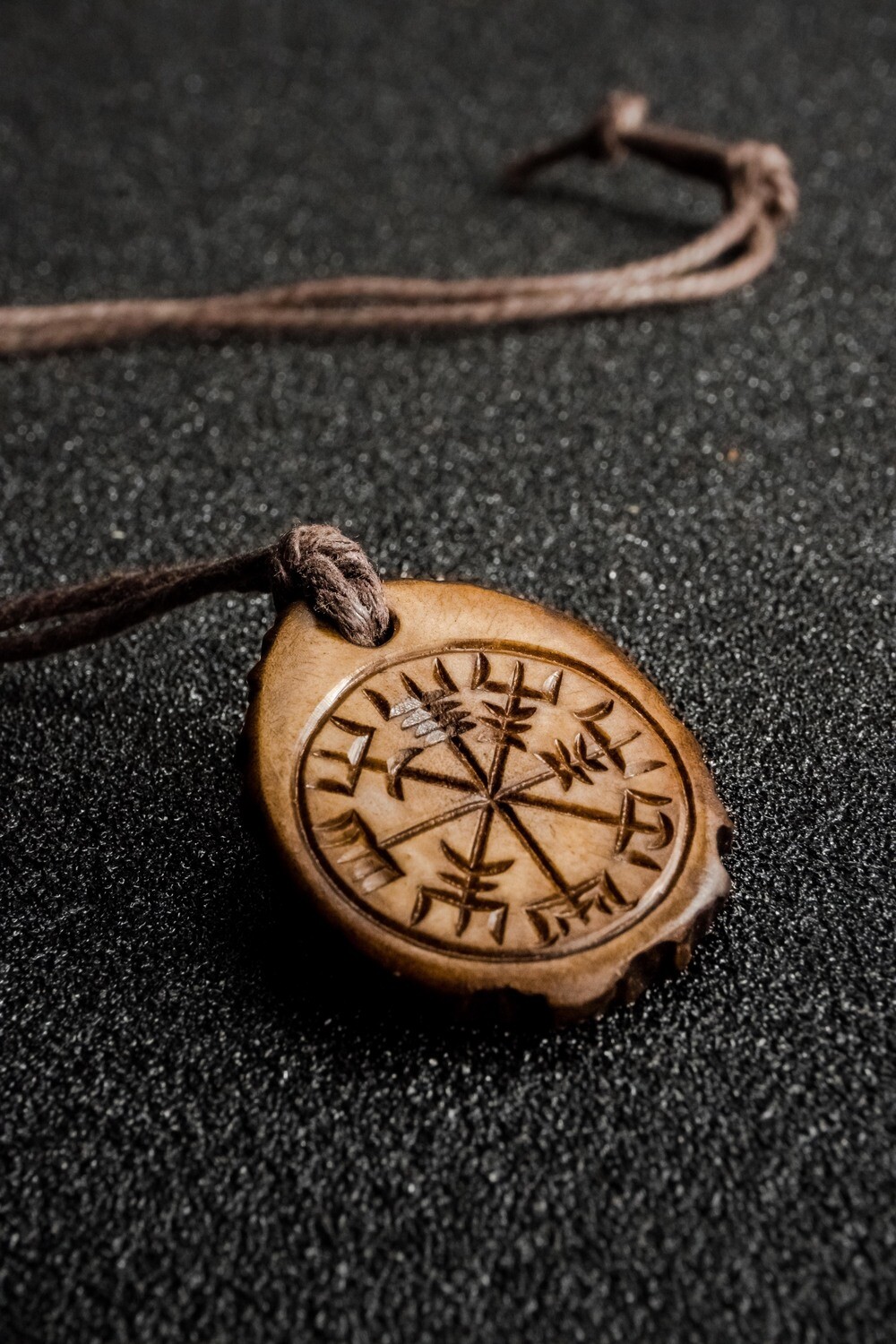 Vegvisir Compass Pendant with Algiz Rune, Wayfinder, Runic Pagan Compass, Antlers Hand-Carved