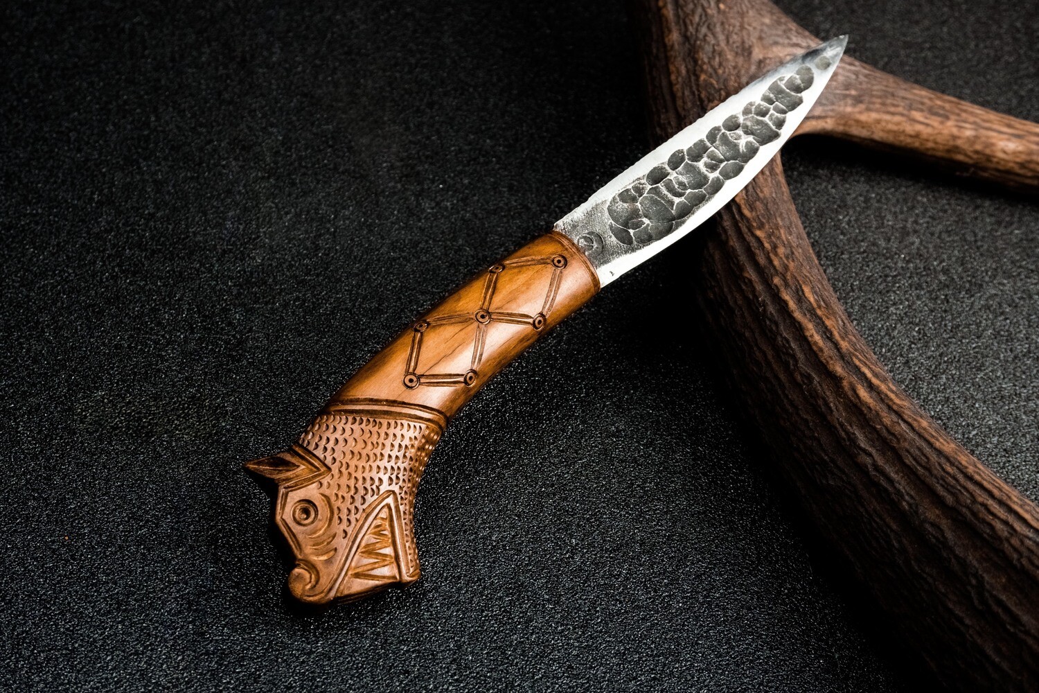 North / Yakut shape Knife with Dragon Pattern, Handforged, Antlers Carved Handle