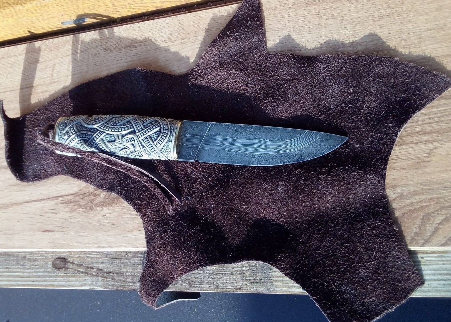 Viking Motifs Hunting Dagger with Antlers Carved Handle (Damascus Steel Hand-forged Blade)