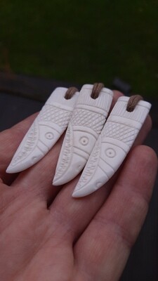 Handmade Viking Raven Pendant, Norse motif Hand-Carved bone Amulet
