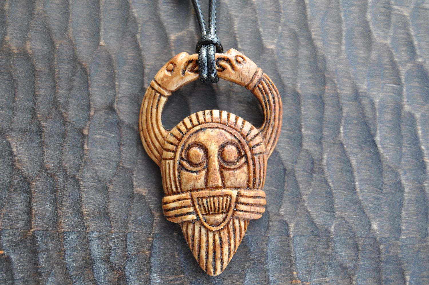Premium Viking Odin Pendant with Ritual Helmet & Ravens – Antique Look Bone Amulet, Hand-Carved