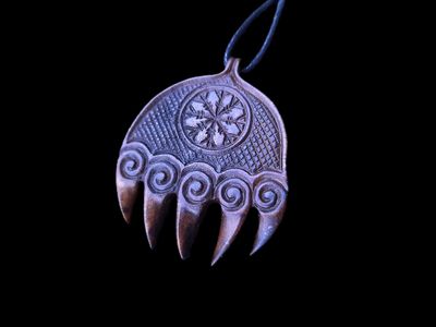 Bearspaw Berserk Amulet – Hand-Carved Moose Antler Pendant