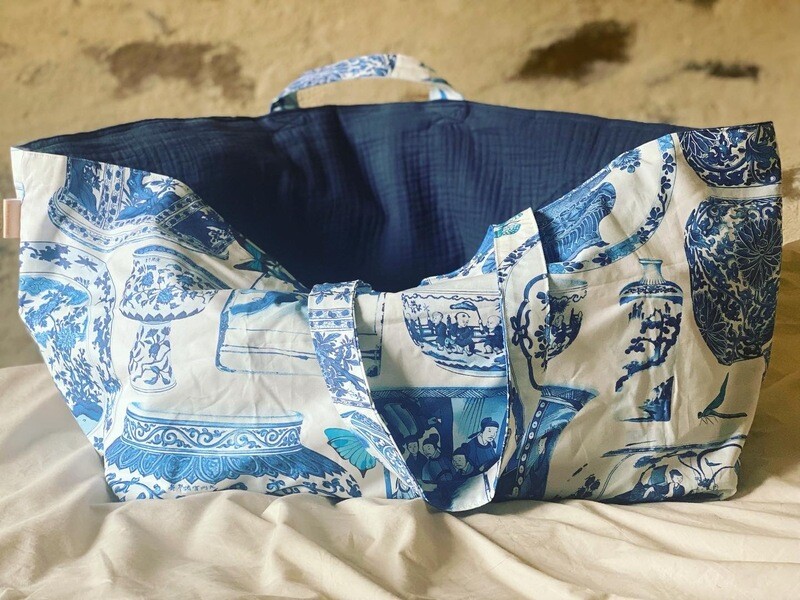 BAGHI - Delfs Blue with a Twist