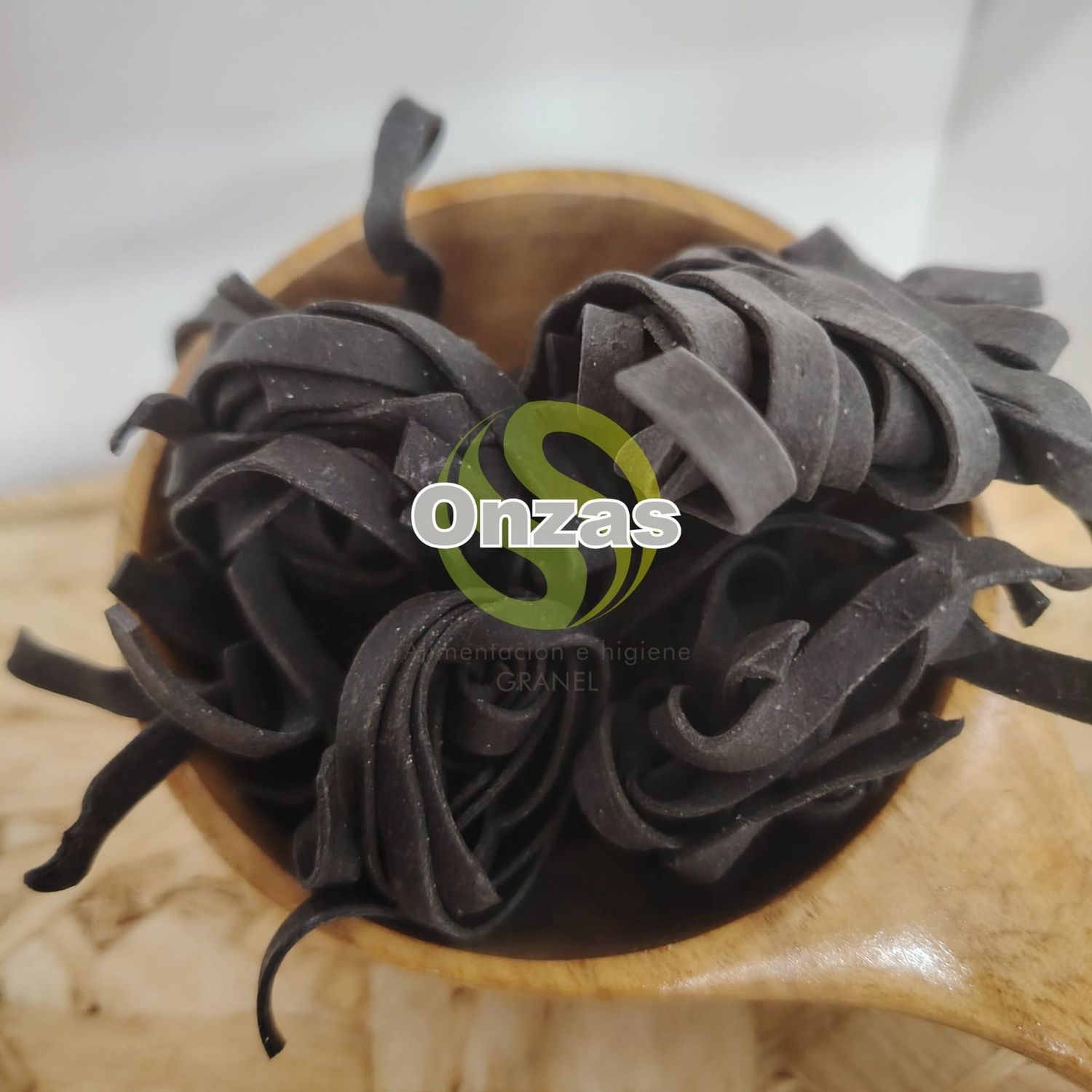 Tallarines con tinta de sepia