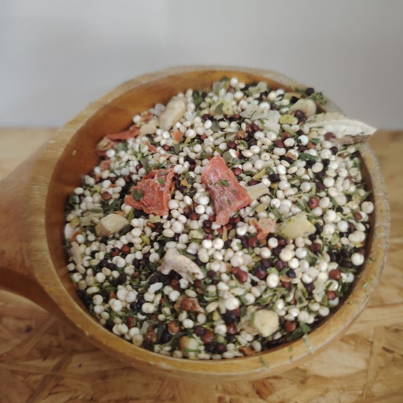 Quinoa tricolor con shiitake y avellanas