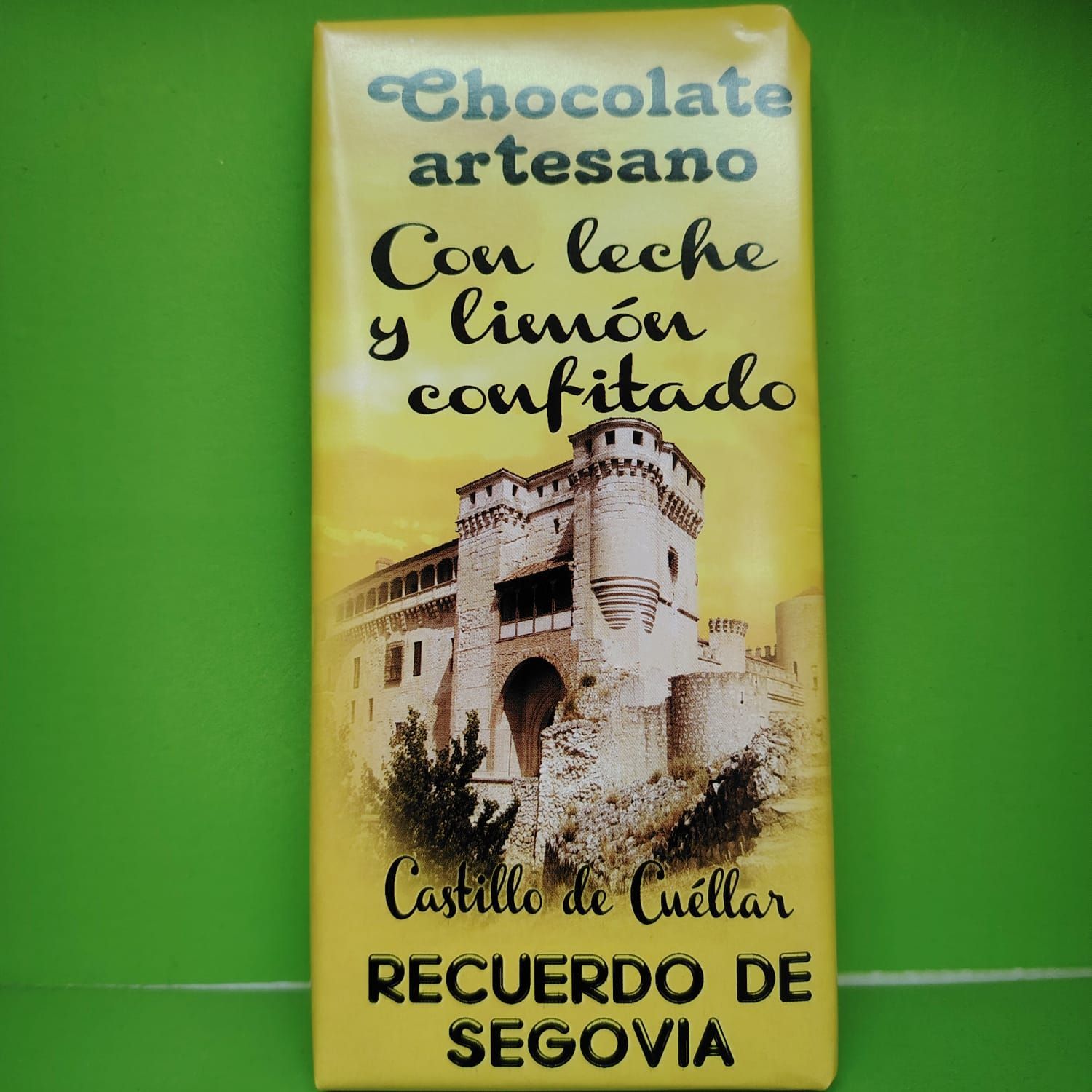 Chocolate con leche y limón confitado