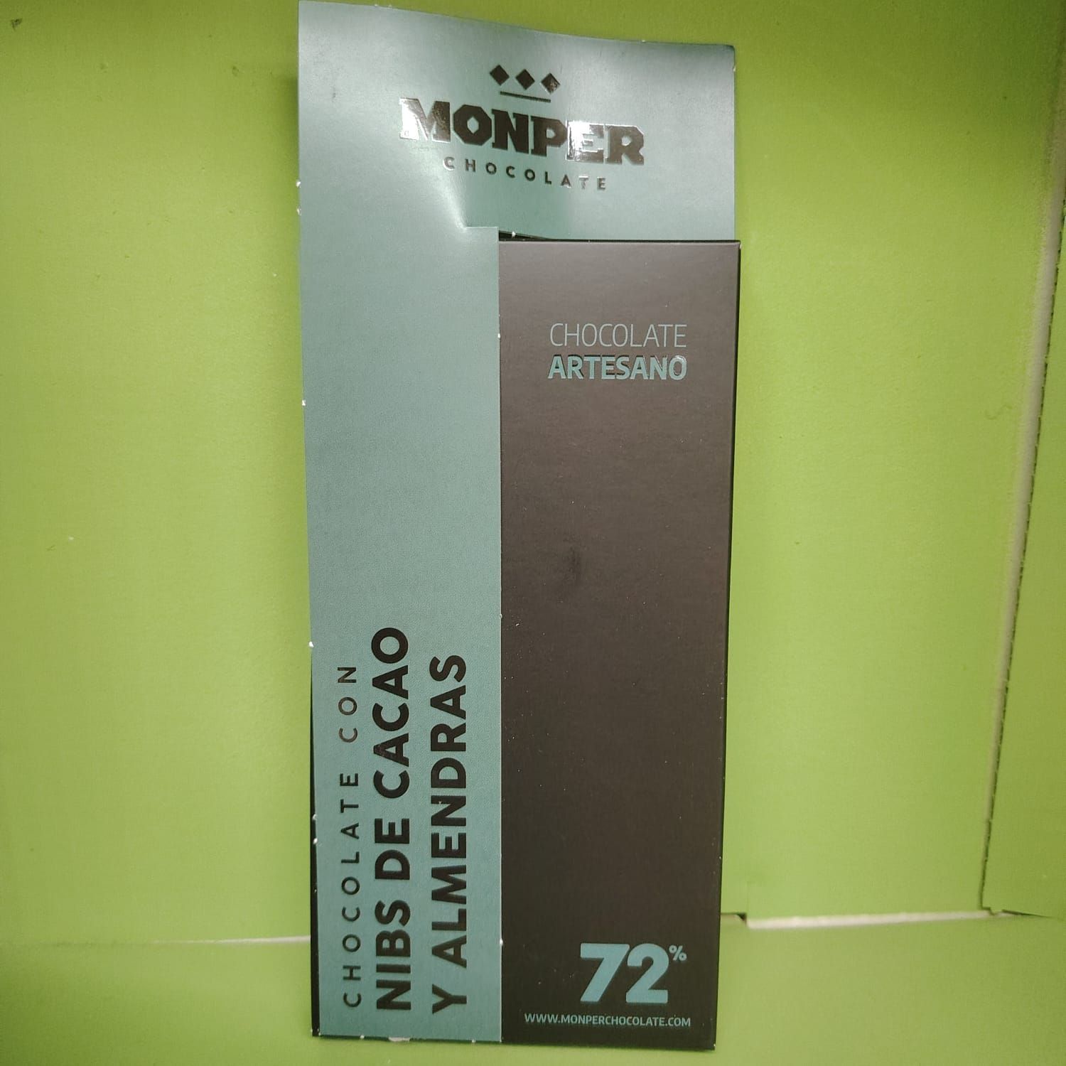 Chocolate Negro con nibs de cacao y almendras