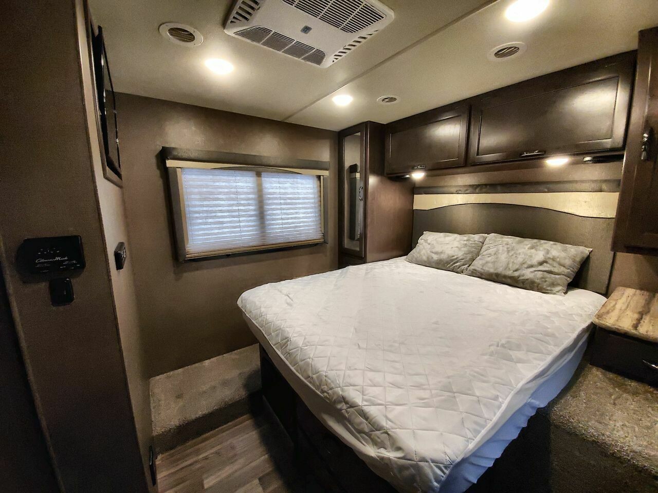 USED 2018 THOR MOTOR COACH ACE EVO 30.4