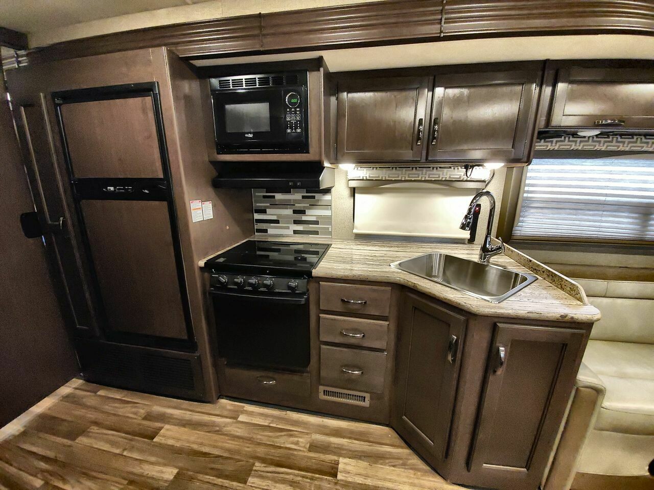 USED 2018 THOR MOTOR COACH ACE EVO 30.4