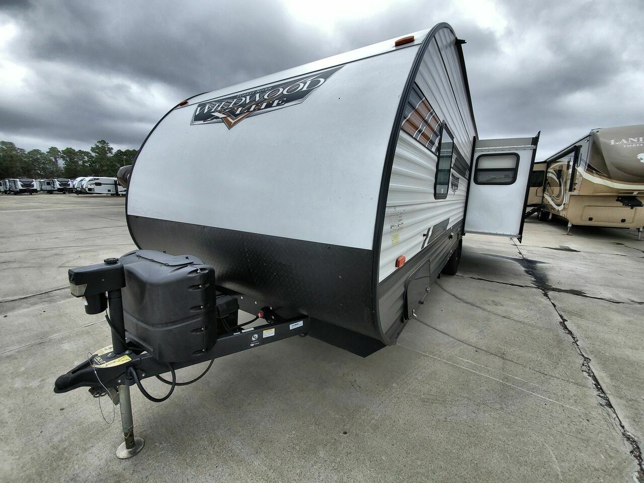 USED 2020 FOREST RIVER RV WILDWOOD X-LITE 24RLXL