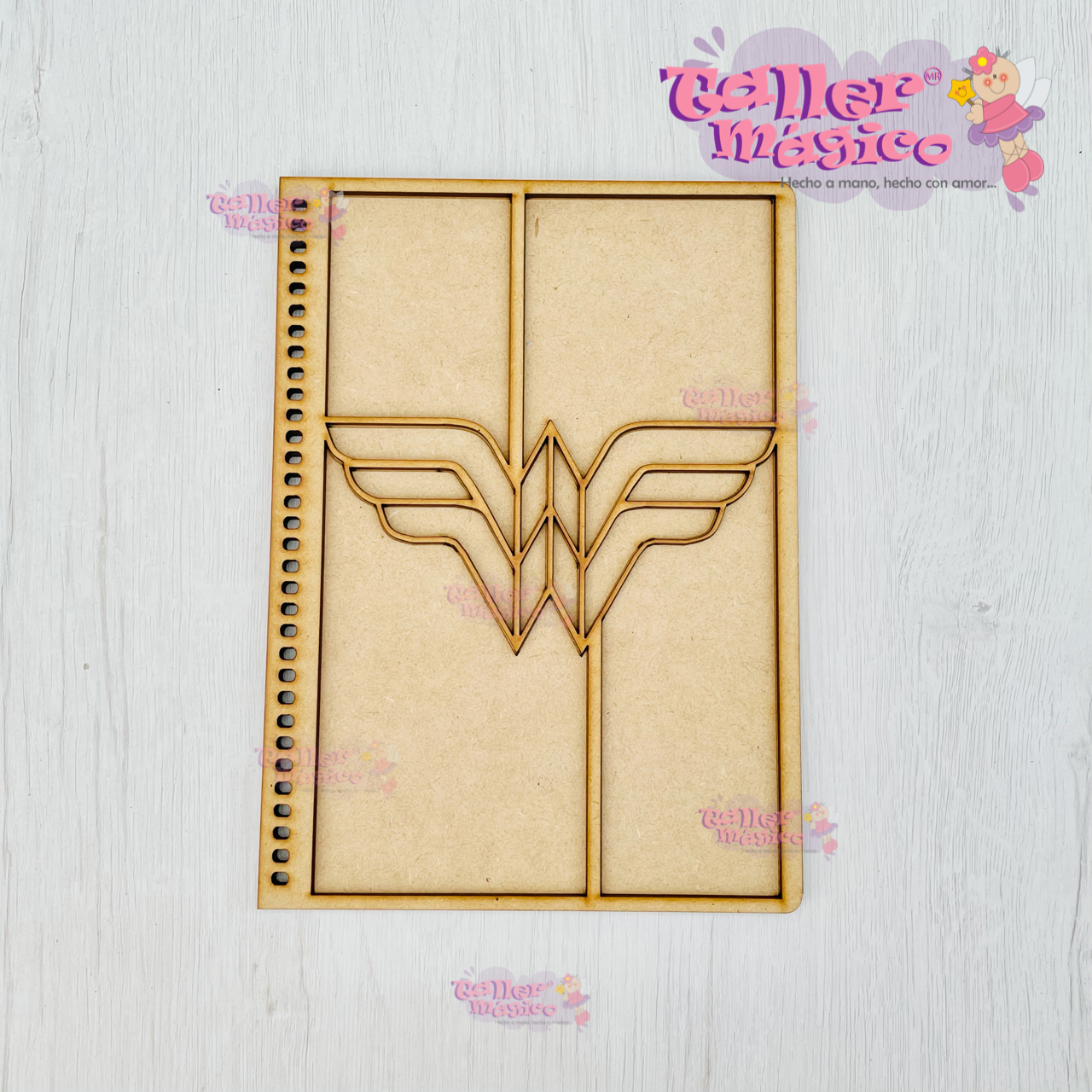 LIBRETA MUJER MARAVILLA ESCUDO