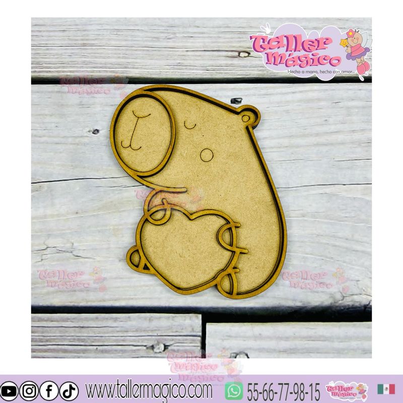 CAPIBARA ABRAZANDO CORAZON VITRAL