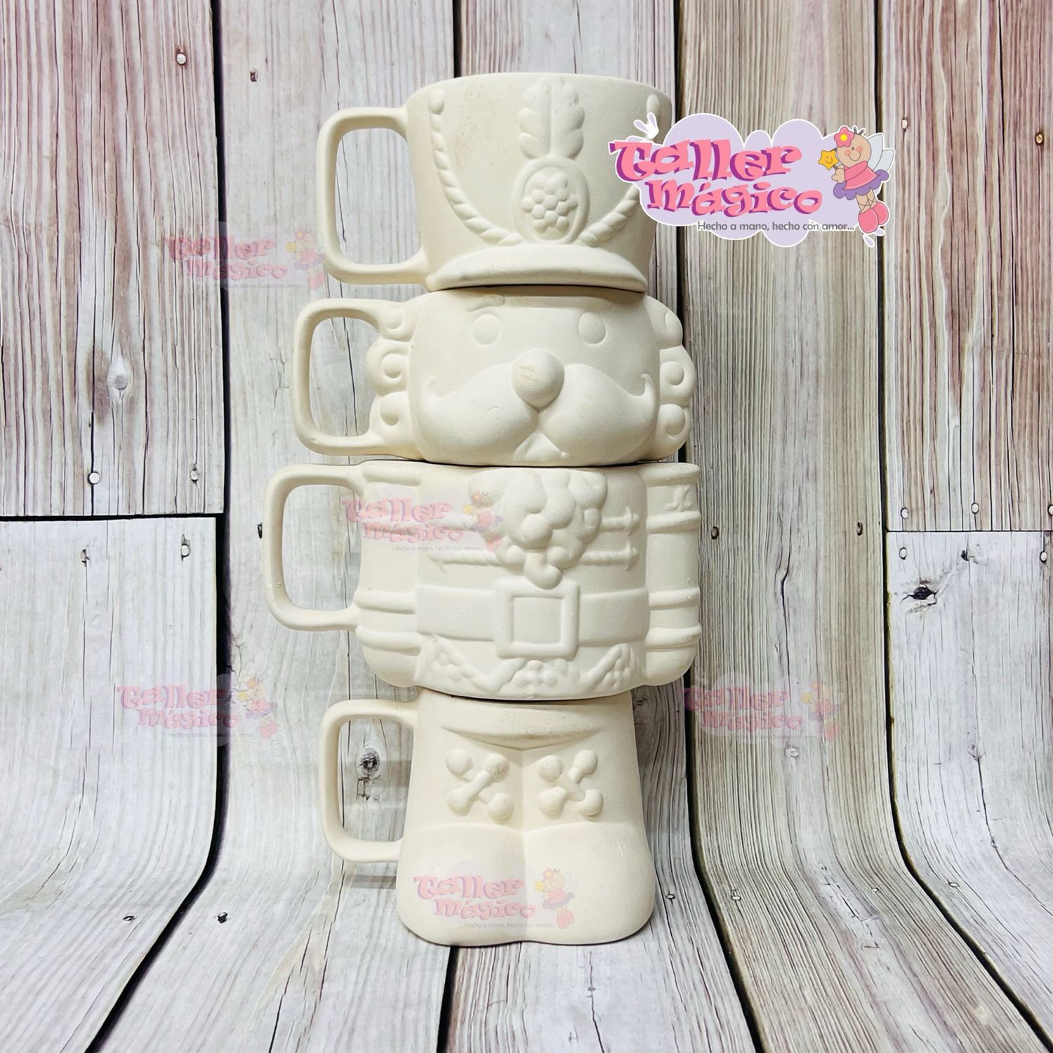 TAZAS APILADAS CASCANUECES