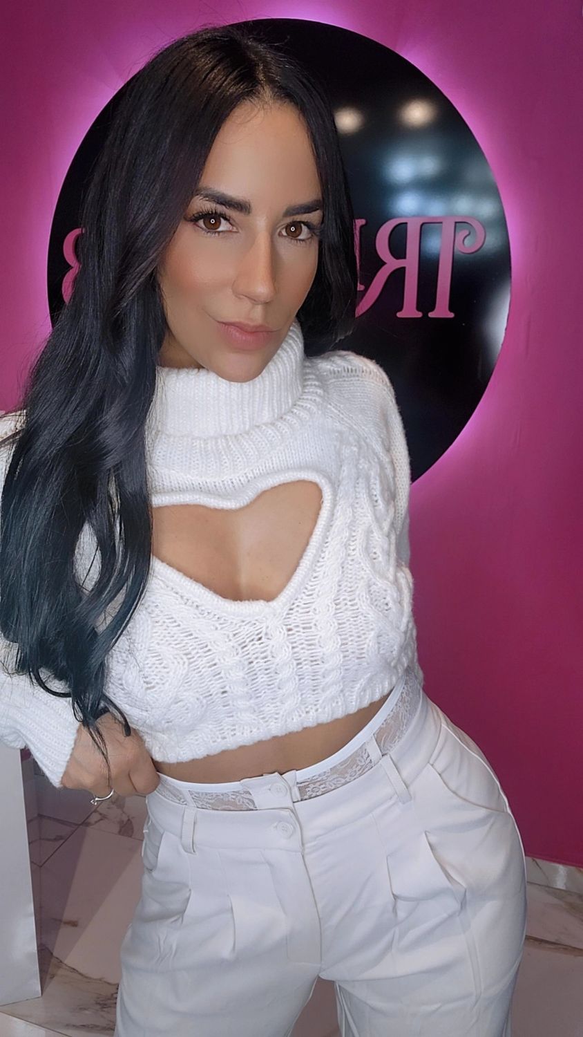 Sweetheart crop sweater