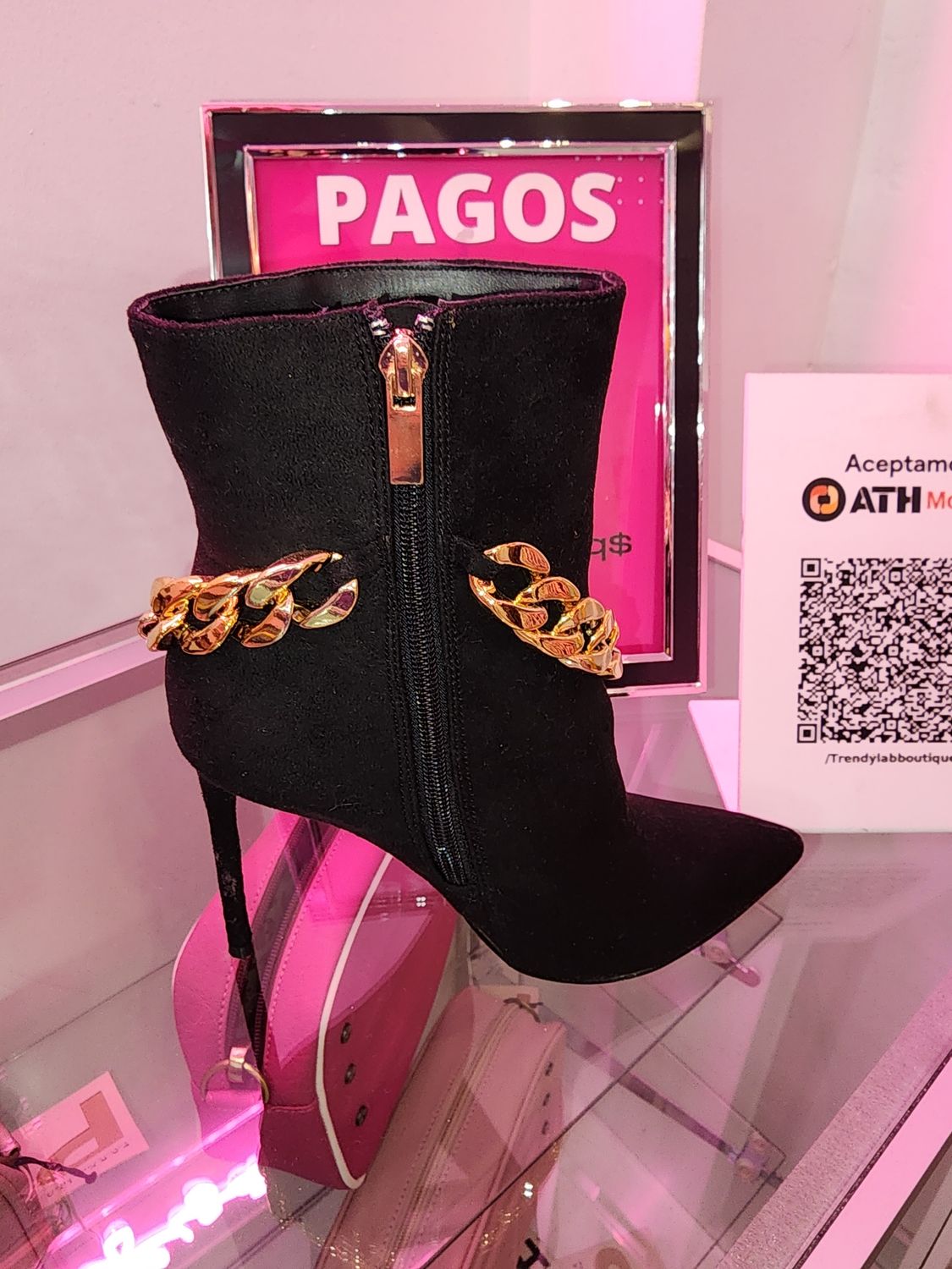 Chain booties