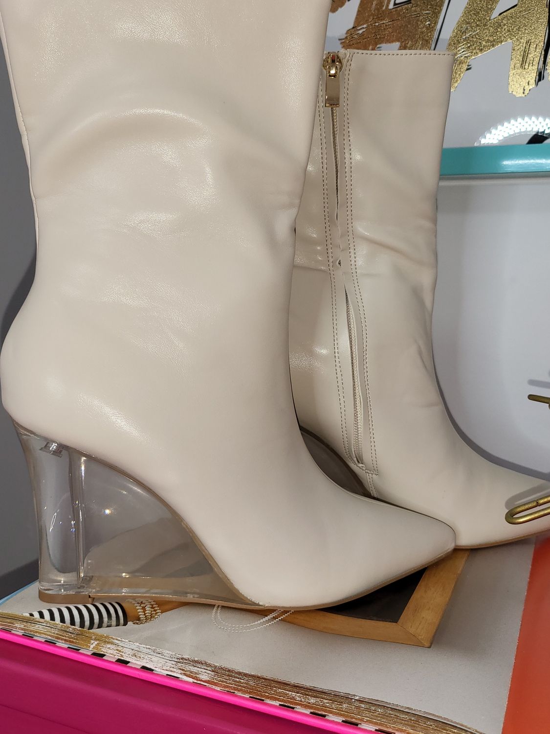 Leather boots with crystal suela