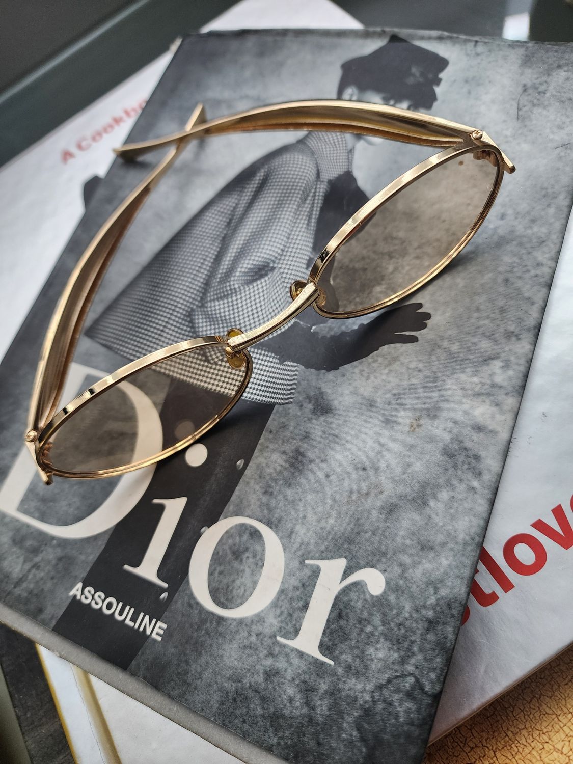 Gold oval nude lenses sunnies