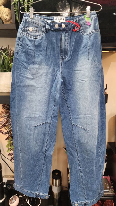 2 button vibrant jean