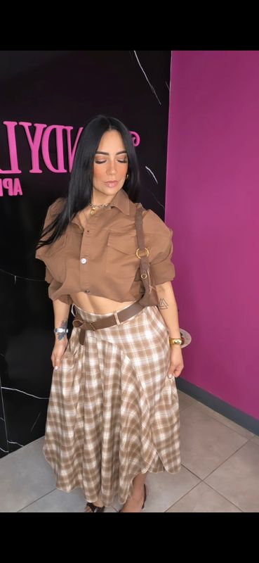 Squared skirt with belt