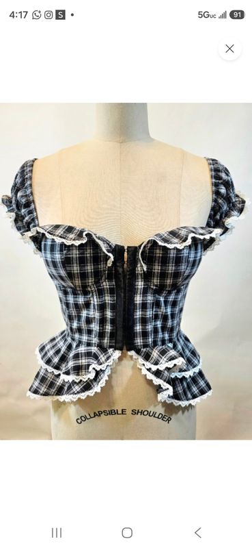 Squared laced bustier